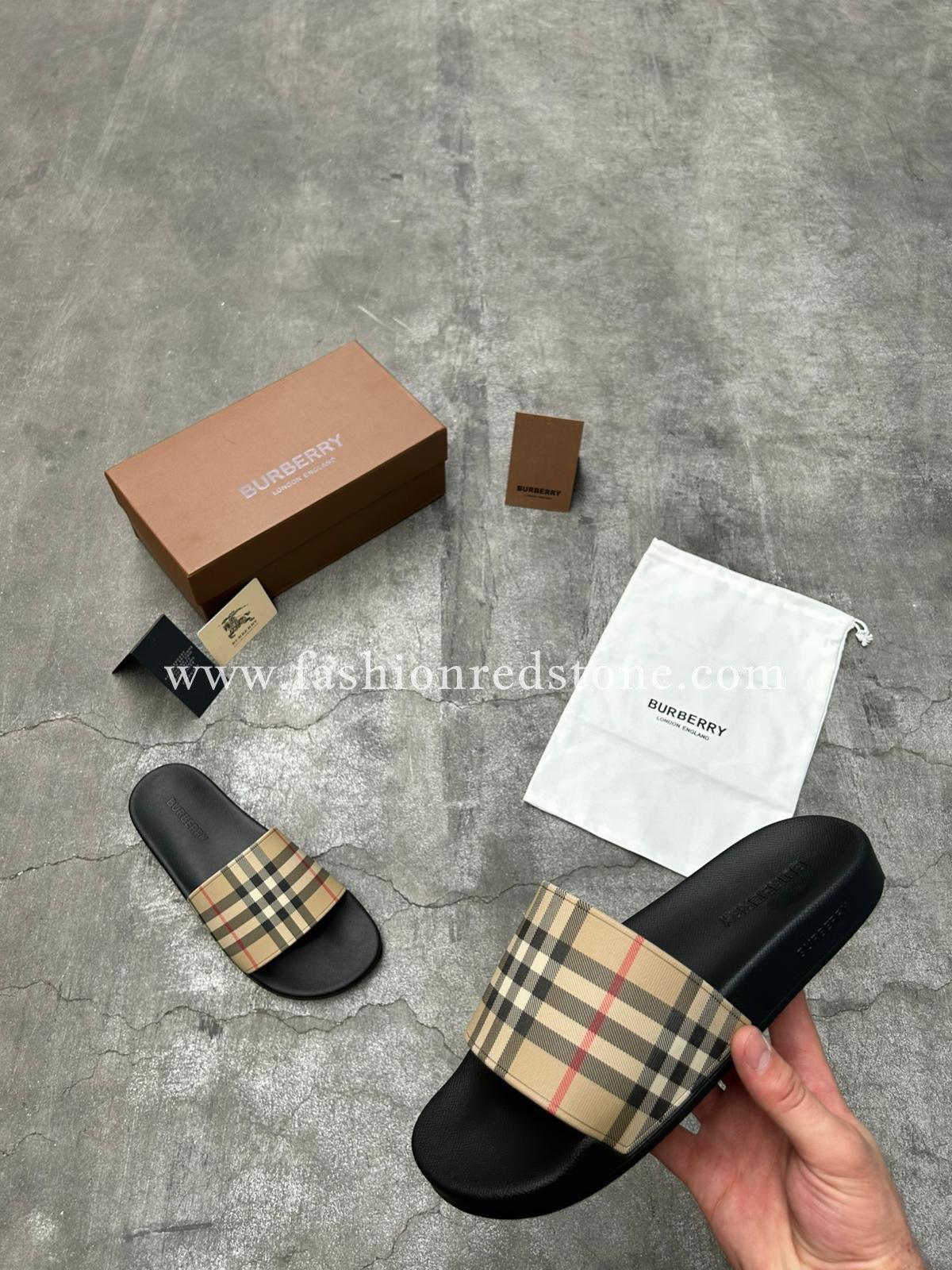 Burberry Geruite Slippers