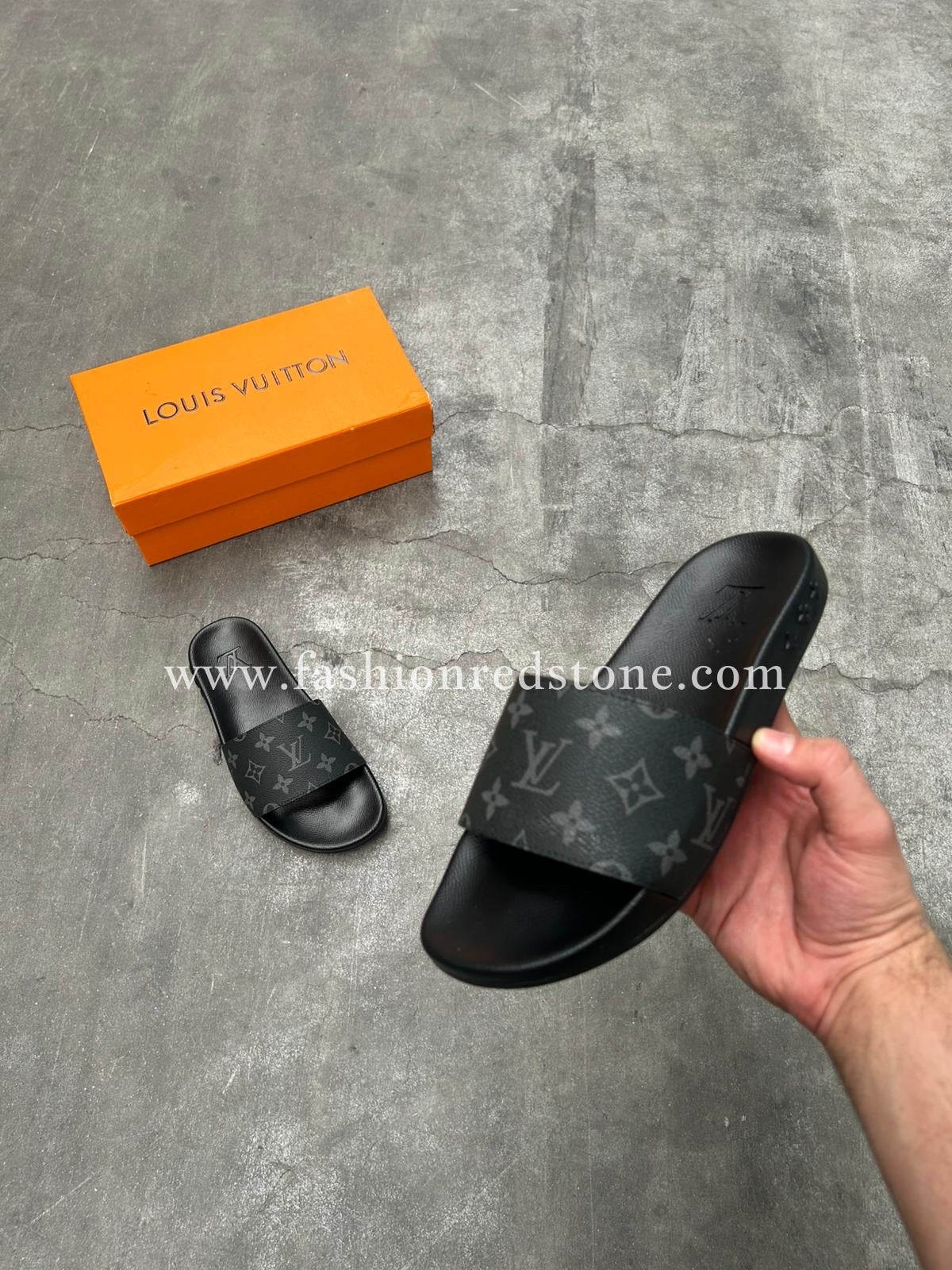 LV Monogram Badslippers