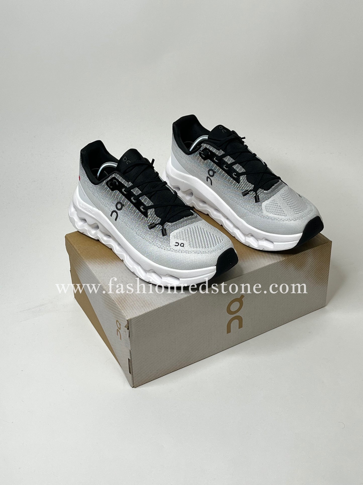 On Cloudtilt Sneakers Black/Ivory