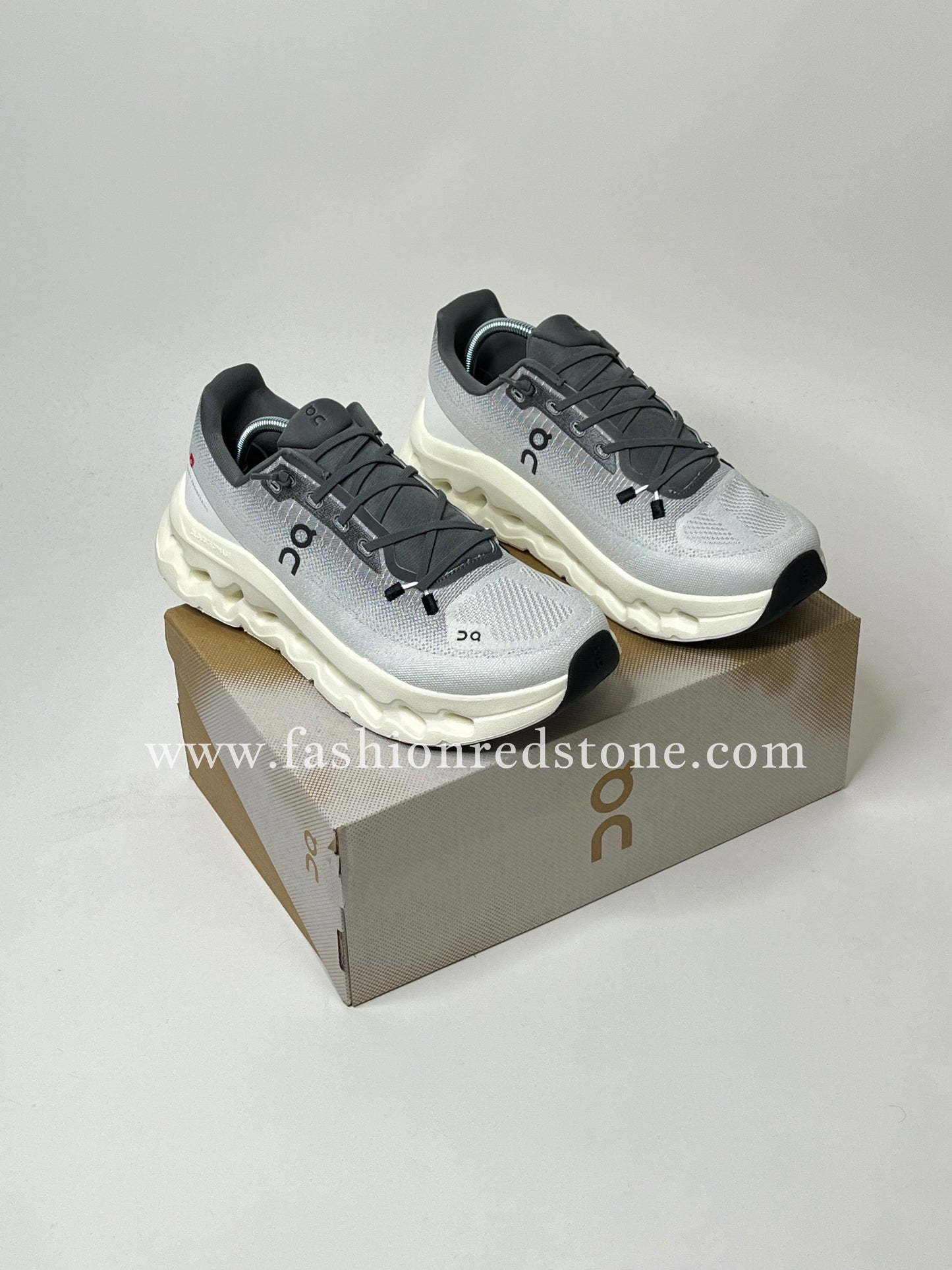 On Cloudtilt Sneakers Rock/Ivory