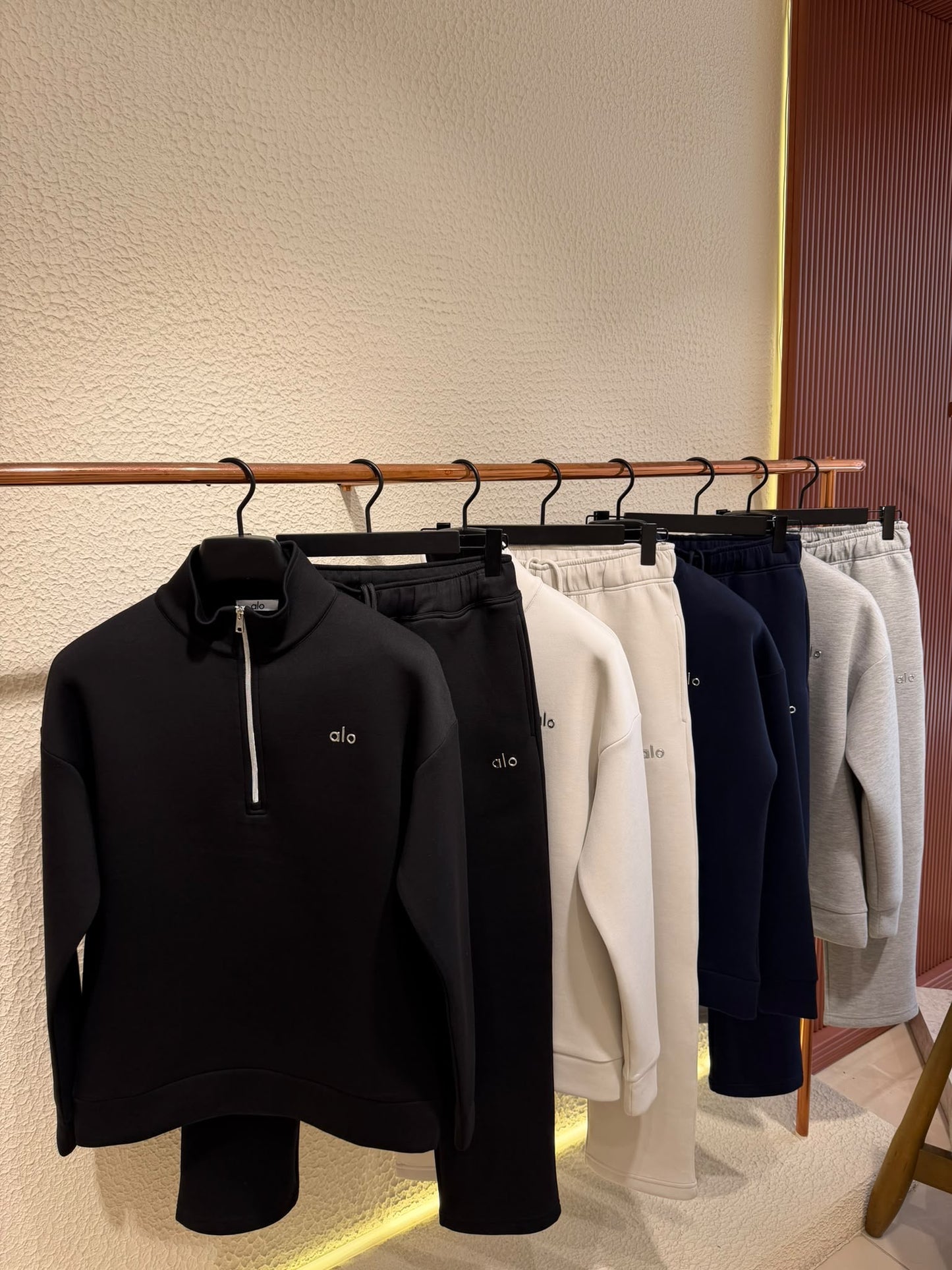 Alo Accolade 1/4 Zip Pullover Black Full Set