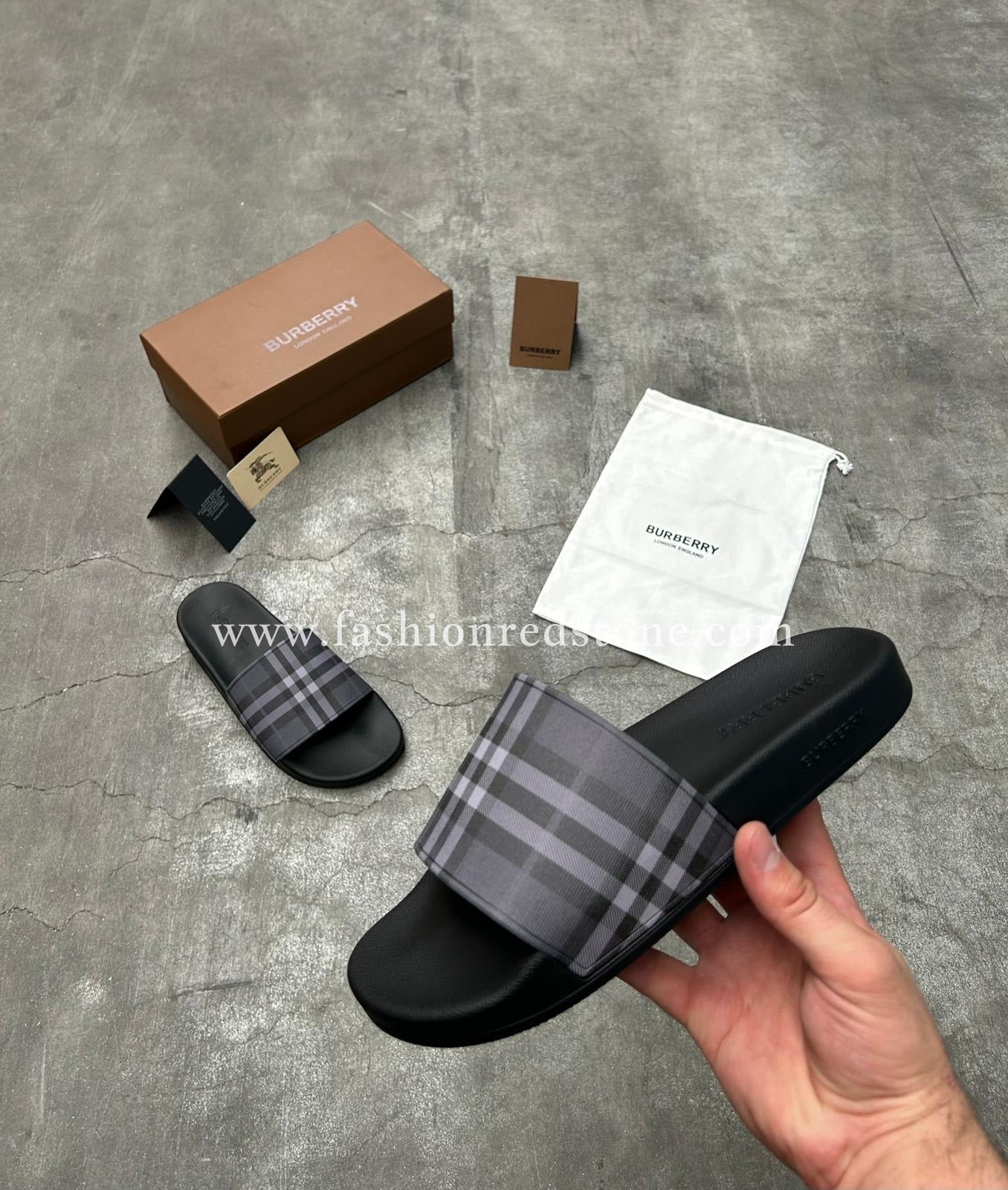 Burberry Geruite Slippers