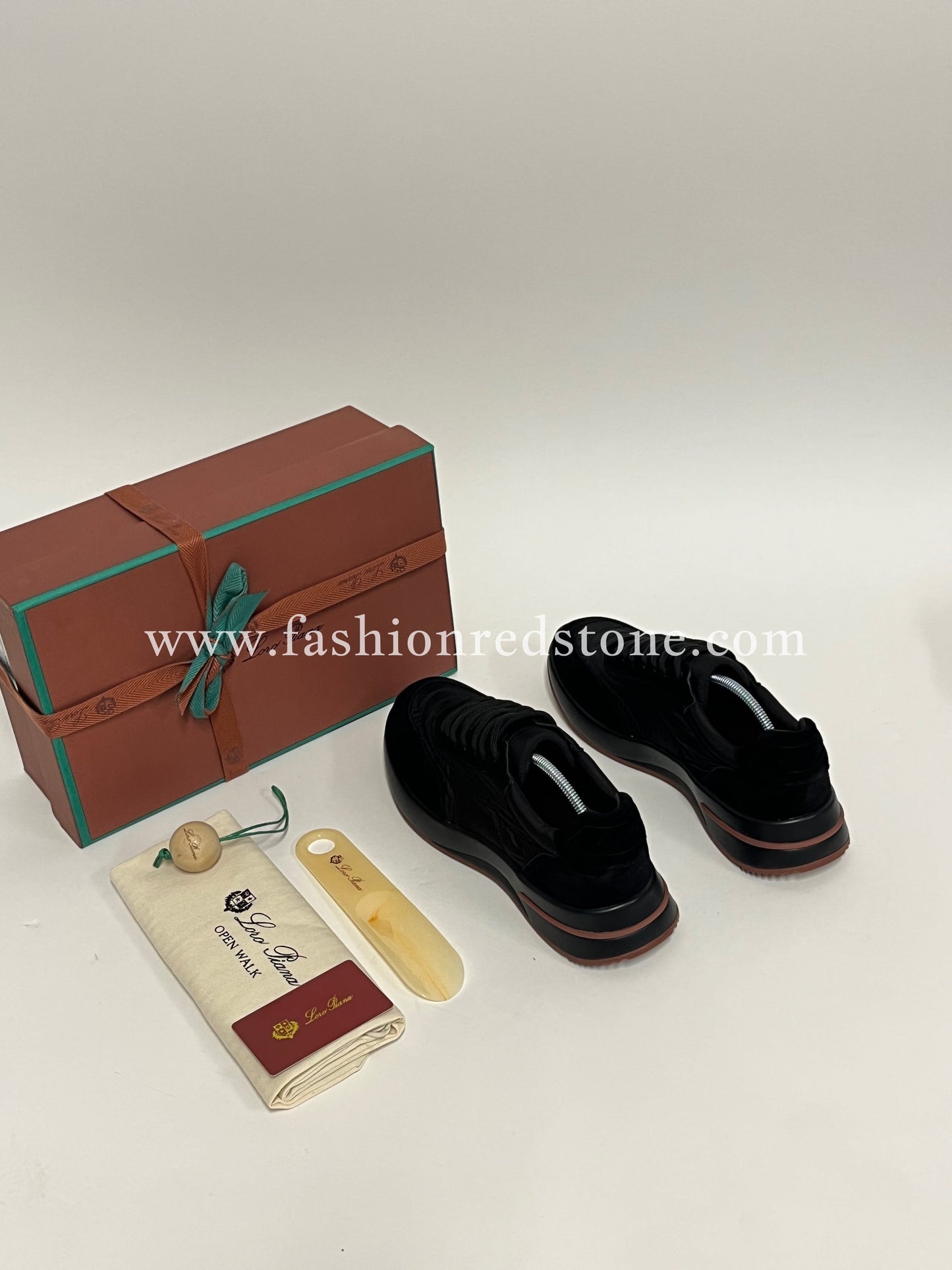 Loro Piana Week End Walk