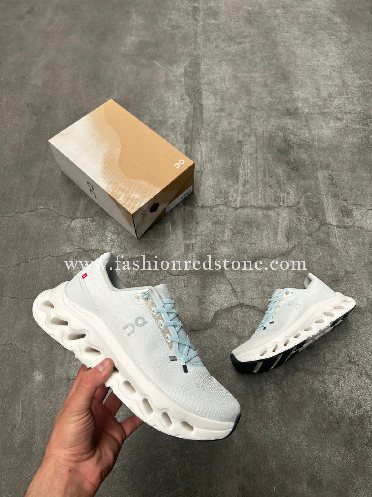 On Cloudtilt Sneakers Arctic/Ice