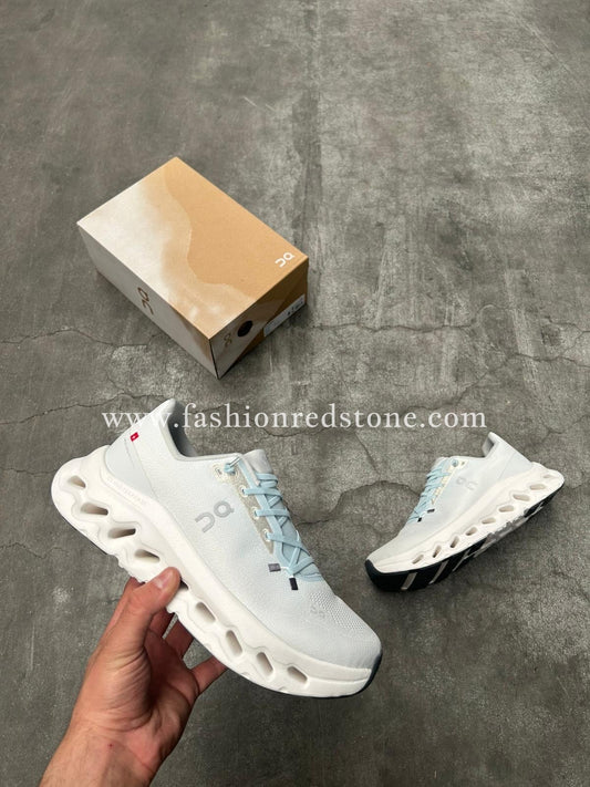 On Cloudtilt Sneakers Arctic/Ice
