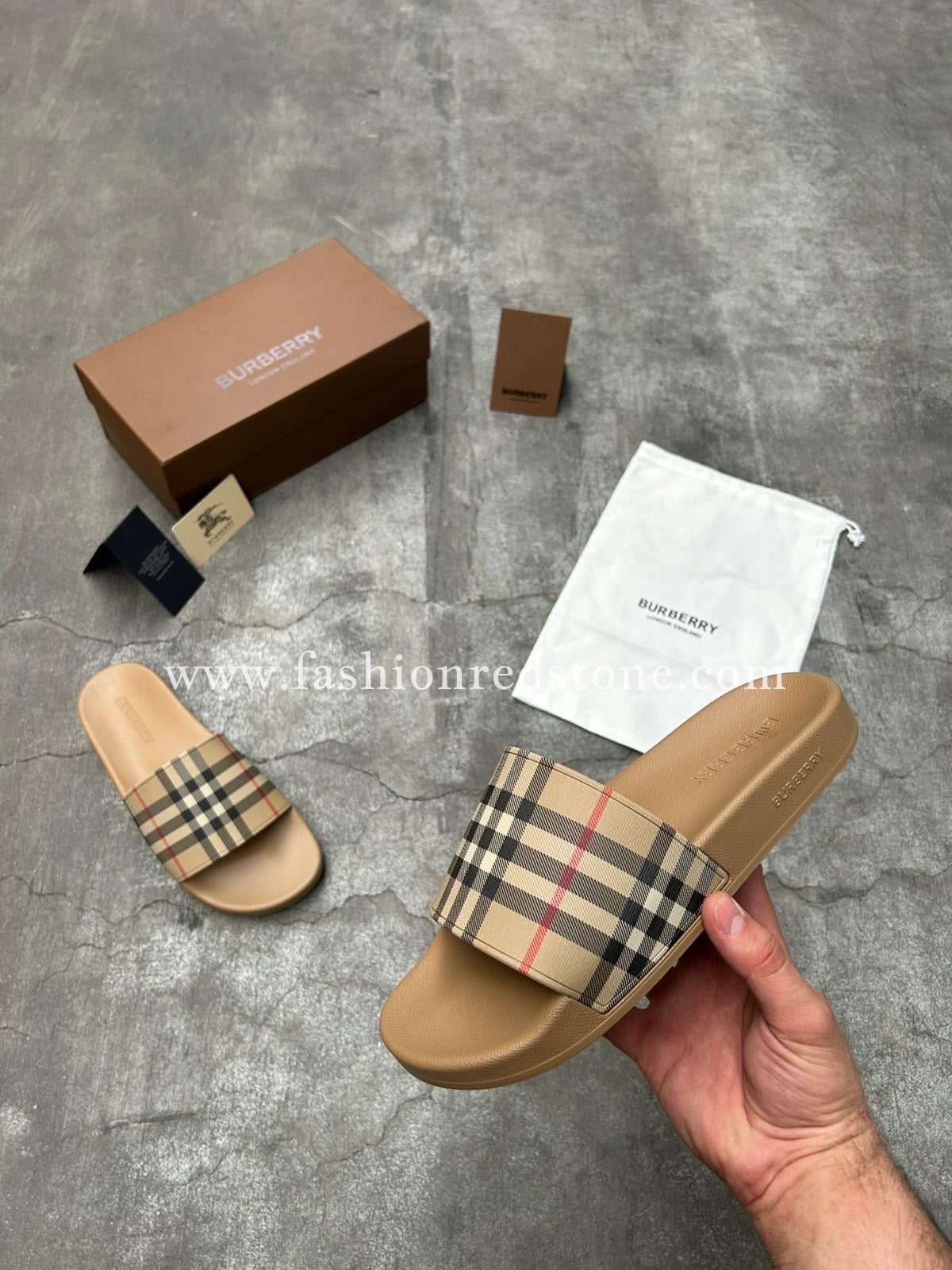 Burberry Geruite Slippers