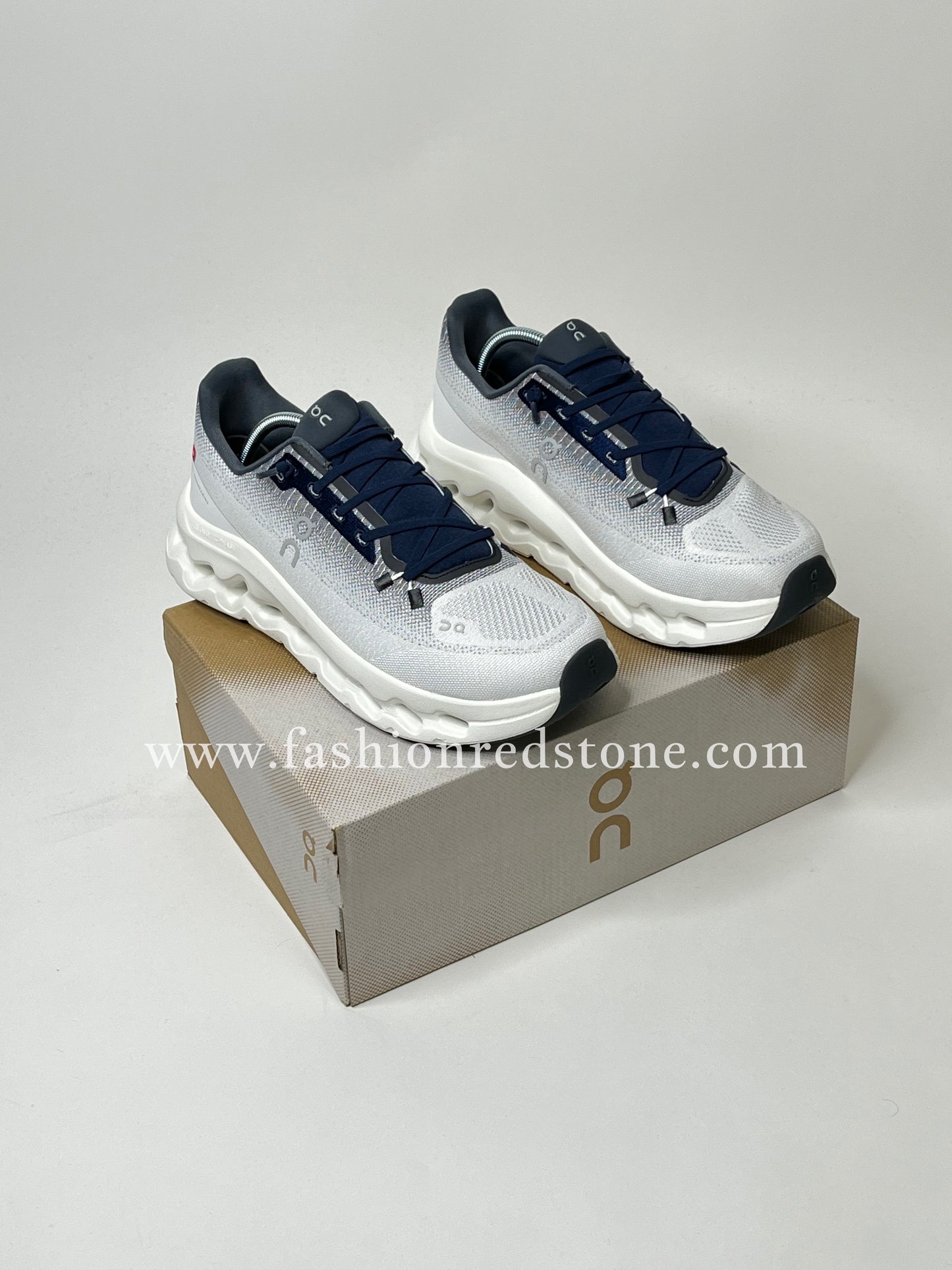 On Cloudtilt Sneakers Midnight/Ice