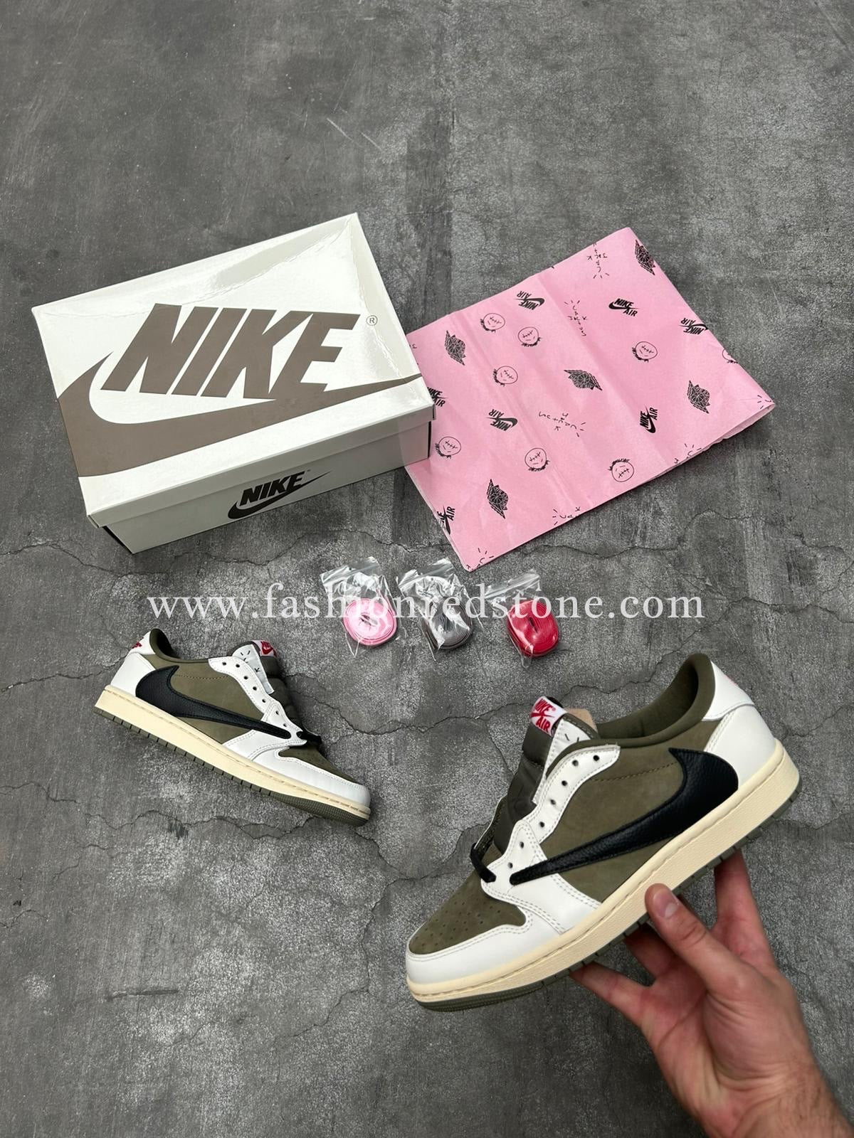 Travis Scott x Air Jordan 1 Low OG Medium Olive