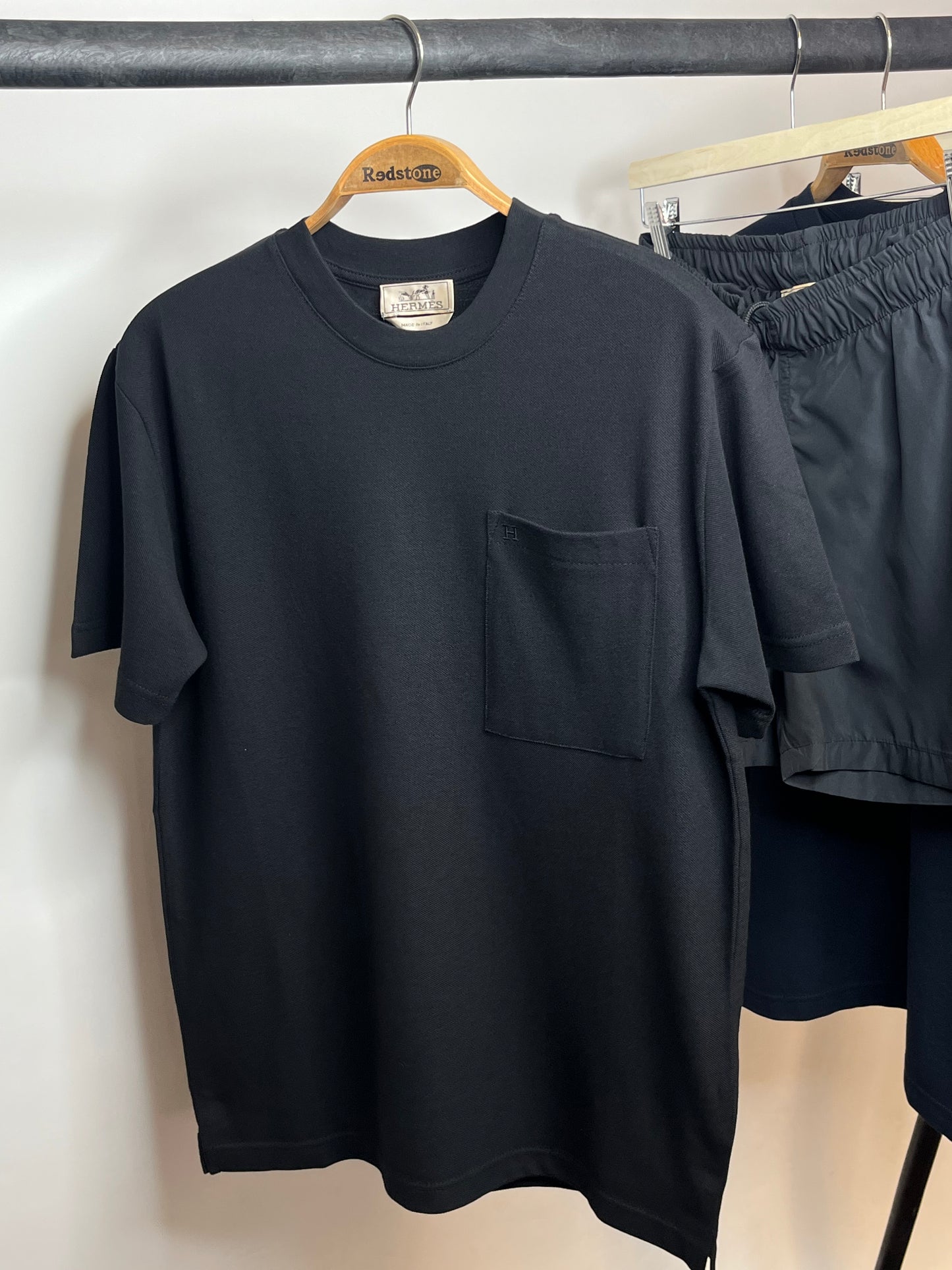 Hermès T-Shirt met Borstzak “H” Black