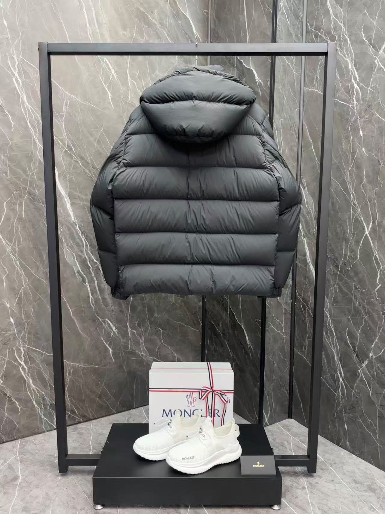 Moncler Vezere Jacket Black (Met NFC)