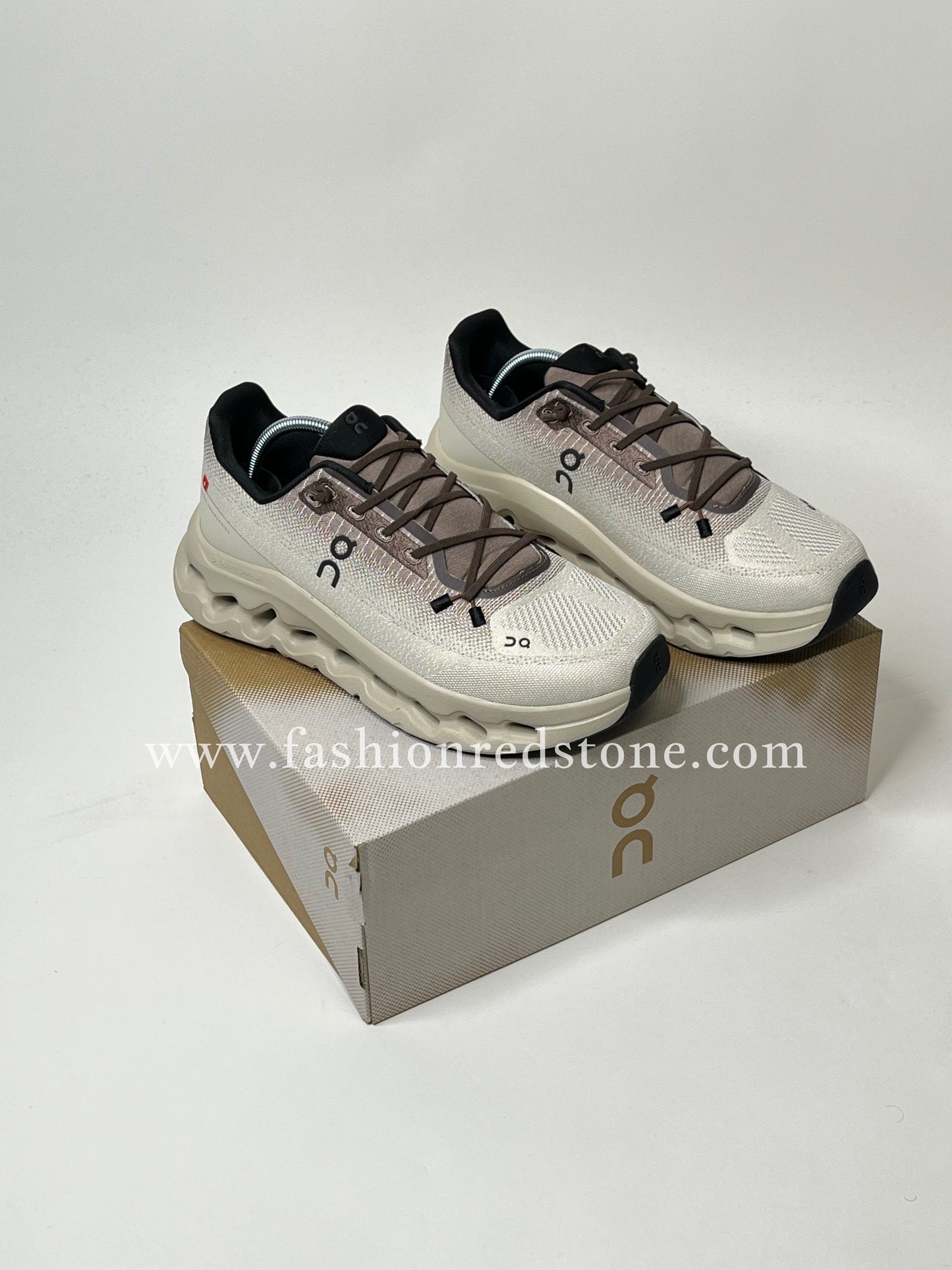 On Cloudtilt Sneakers Fog/Ivory
