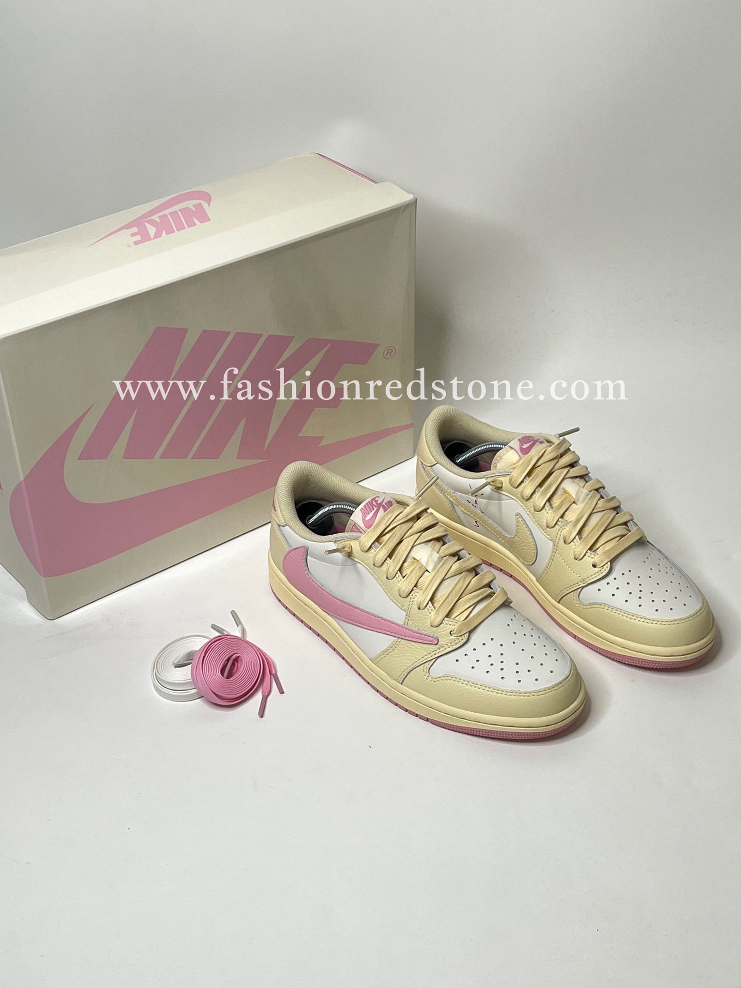 Travis Scott x Air Jordan 1 Low OG "Shy Pink”