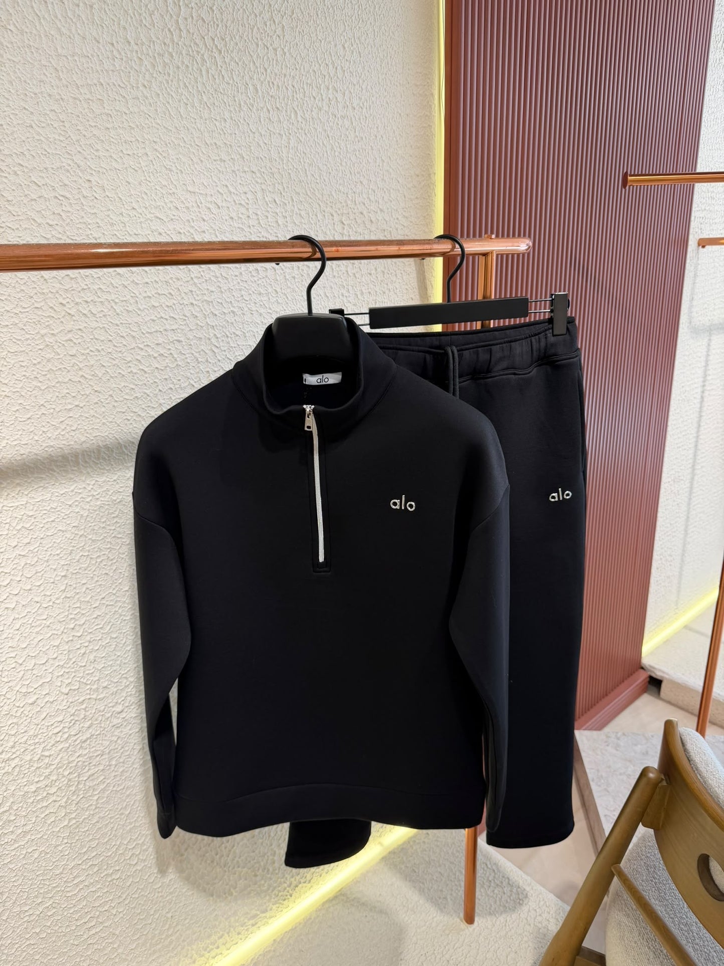 Alo Accolade 1/4 Zip Pullover Black Full Set